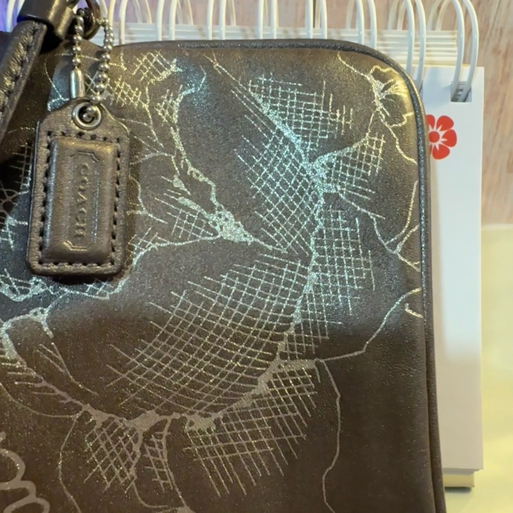 Coach Hematite Grey Floral script Wristlet Pouch RARE - EUC serial #43785 - Picture 10 of 16